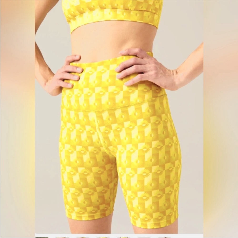 NWT Beyond Yoga Biker Shorts Women's Small Yellow Sun Prism Endurance High Waist